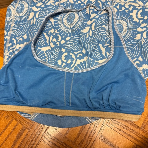 Lululemon Beachy Floral White Porcelaine Scoop Neck Tank Size 4 2012 Rare Find - Picture 6 of 6